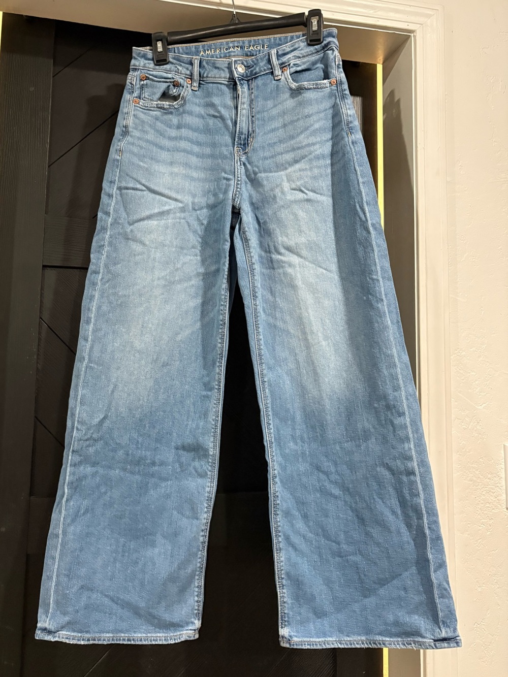 American Eagle Super High Waist Baggy Wide Leg Jeans- Size 4